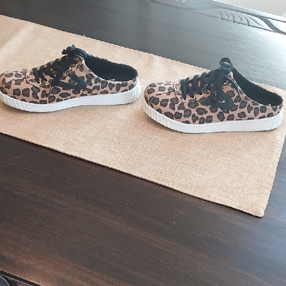 Tretorn Leopard Print Women's Sneakers - Picture 6 of 8